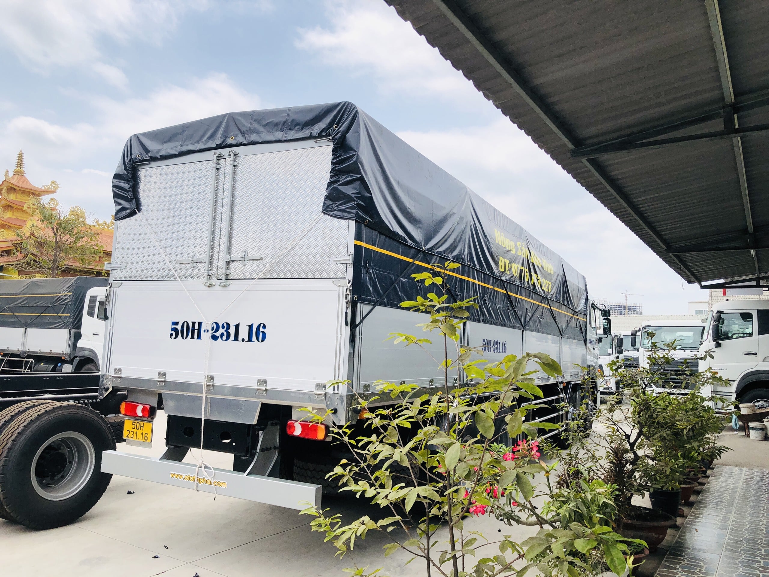 xe-4-chan-thung-mui-bat